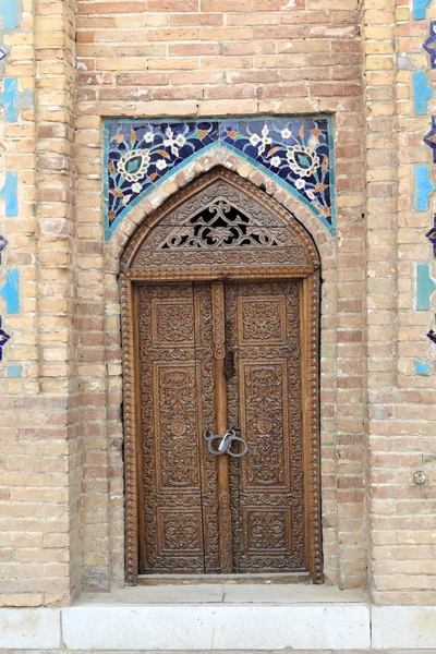 구리 아미르의 나무로 되는 문 — 스톡 사진