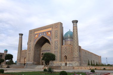 Facade of Sher Dor Madrasah clipart