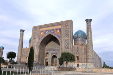 Sher-dor medrese