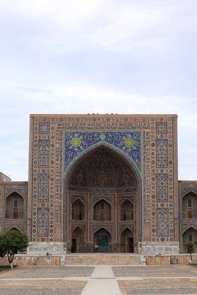 Front of Tilya-Kori Madrasah in Samarkand — Stock Photo, Image