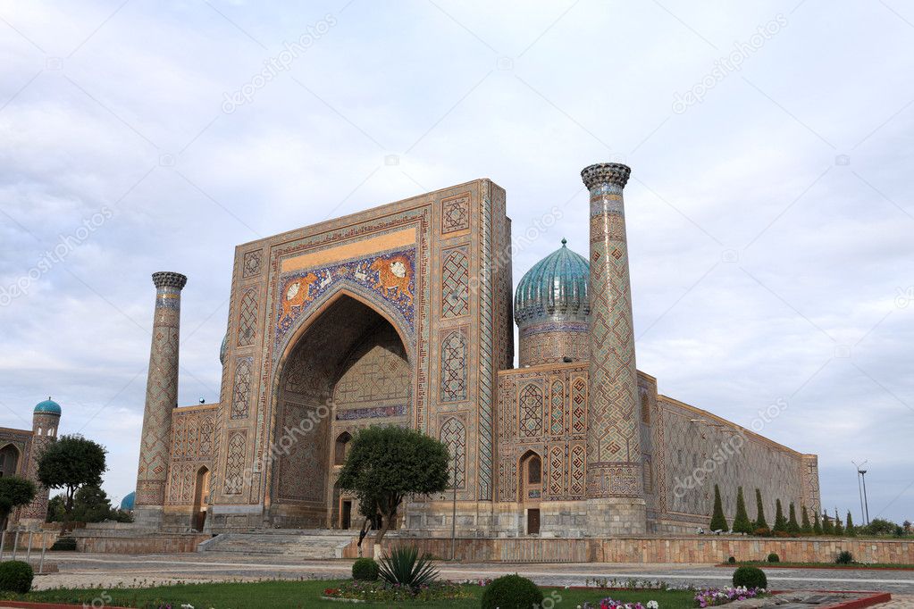 Facade of Sher Dor Madrasah