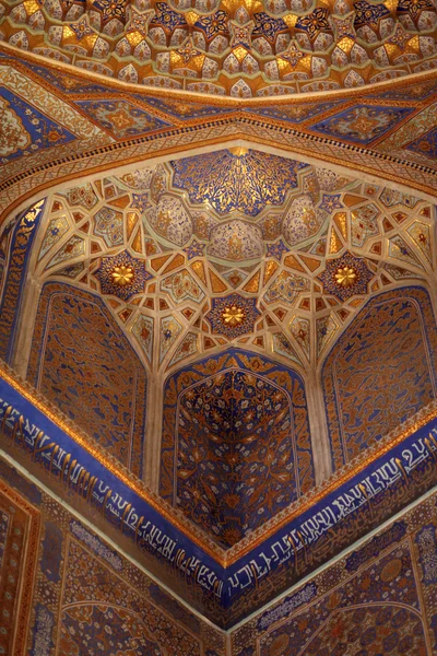 Vstupní foyer tilya kori madrasa — Stock fotografie