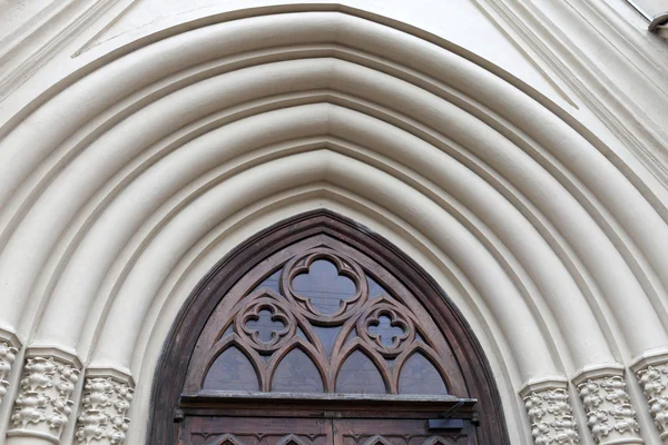 Фрагмент двери лютеранской церкви — стоковое фото