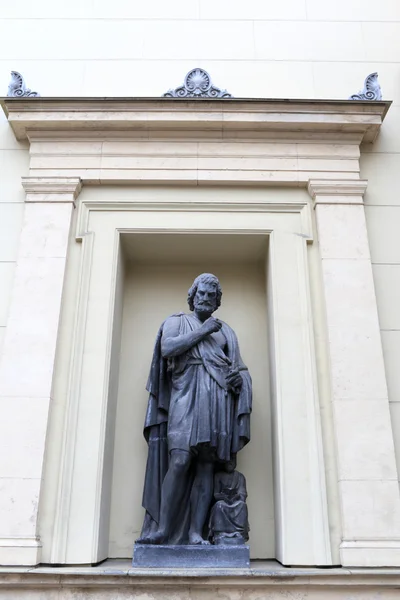 รูปปั้นของ Onatas ในเซนต์ปีเตอร์สเบิร์ก — ภาพถ่ายสต็อก