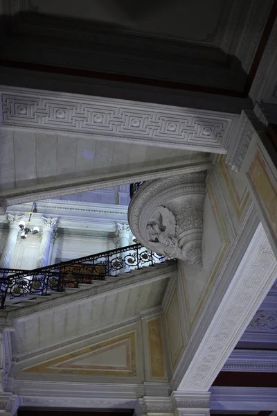 Лестница в музее — стоковое фото