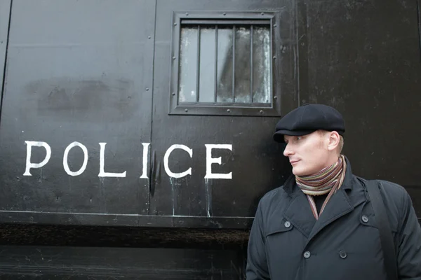 Man and retro police carriage — Stock Photo, Image