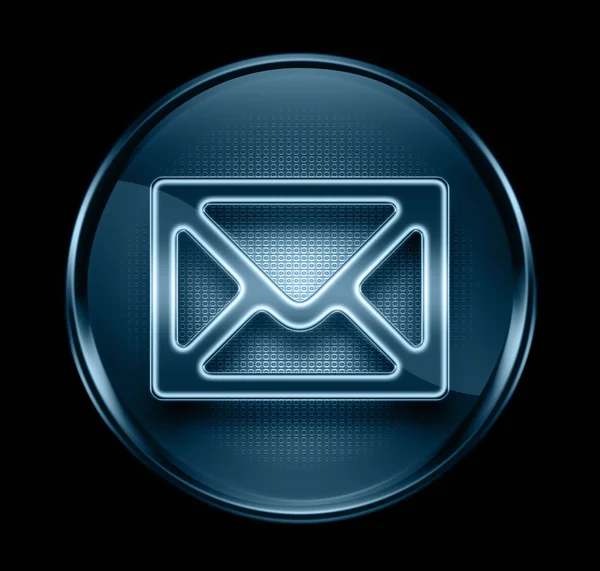Posta zarf simgesi koyu mavi, siyah arka plan üzerine izole — Stok fotoğraf