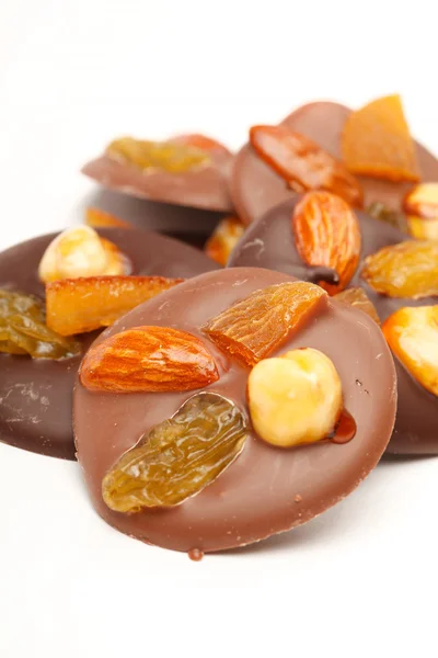 Cukierki czekoladowe z orzechami — Zdjęcie stockowe