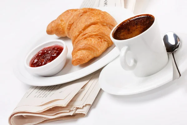 Káva a croissant — Stock fotografie