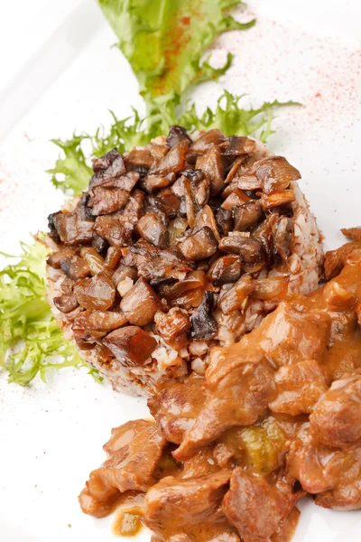 Trigo mourisco com cogumelos e carne — Fotografia de Stock