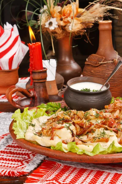 Et ve soğan ile mantı — Stok fotoğraf