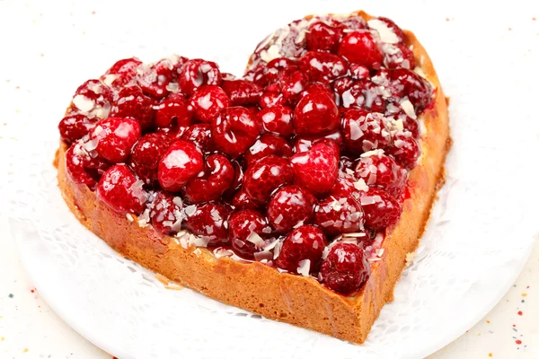 Γλυκό κέικ σε σχήμα καρδιάς — Φωτογραφία Αρχείου
