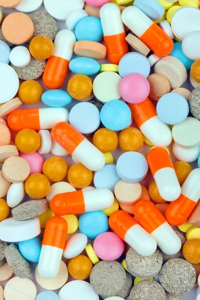 Comprimés colorés avec capsules — Photo