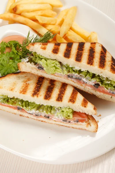 Sandwiches con papas fritas — Foto de Stock