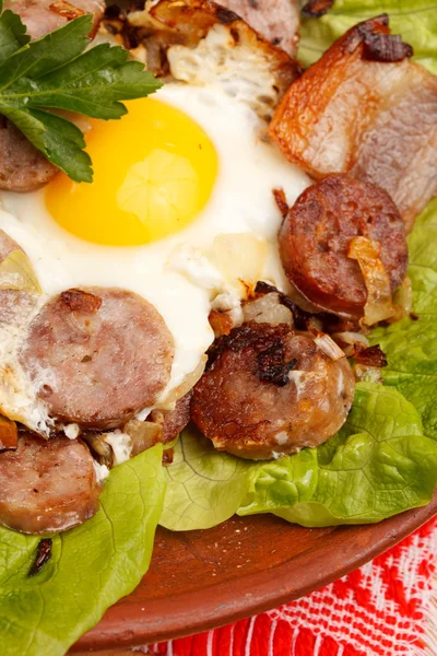 Salchichas y huevos para el desayuno —  Fotos de Stock