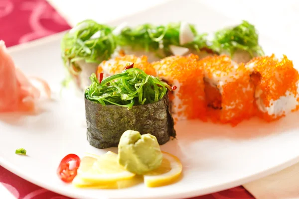 Sushi az asztalon — Stock Fotó