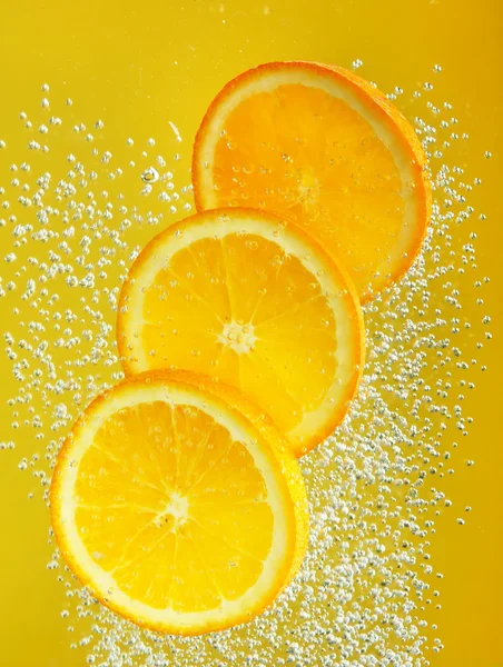 Taze portakal suyu düştü — Stok fotoğraf