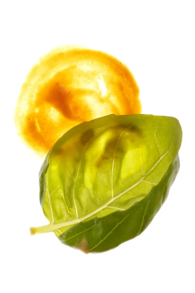 Cream and leaf — Stock Photo, Image