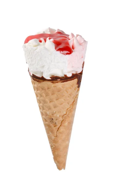 Мороженое в конусе — стоковое фото