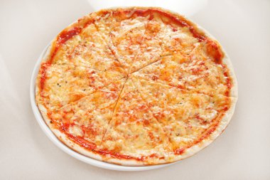 Peynirli pizza.