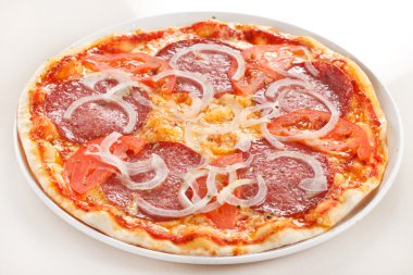 salamlı pizza