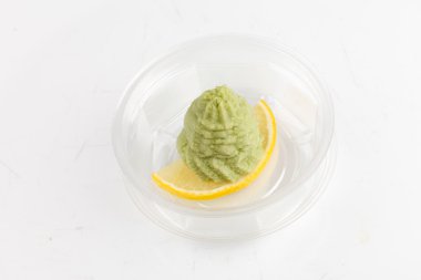 üzerine limon Wasabi