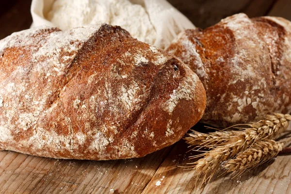 Vers brood op tafel — Stockfoto