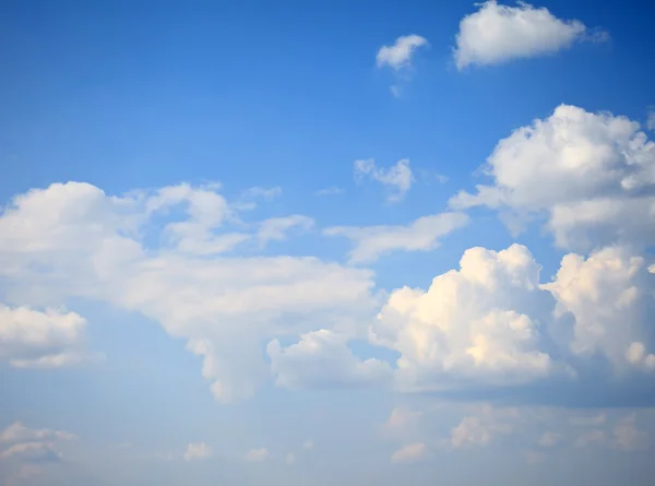 Хмари на небі — стокове фото