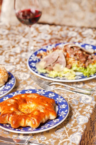 Özbek Milli çanak - plov at eti ile — Stok fotoğraf