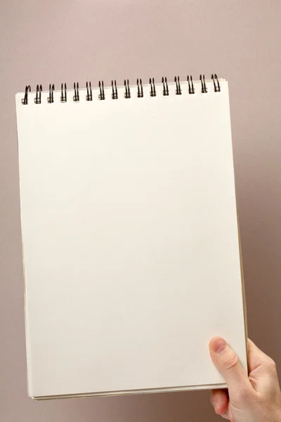 Mano en blanco bloc de notas — Foto de Stock