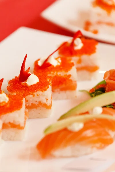 Sushi op tafel — Stockfoto