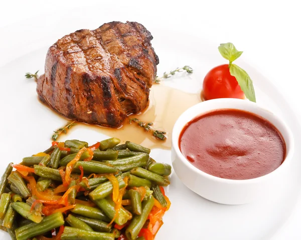 Steak grillé aux légumes — Photo