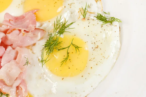 Fried eggs with bacon — Stock Photo, Image