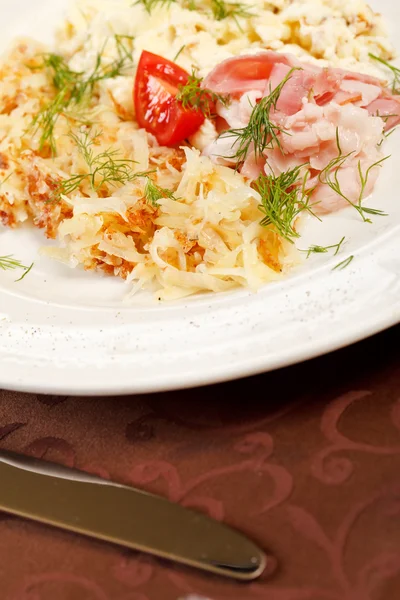 Uova strapazzate con pancetta e pomodoro — Foto Stock