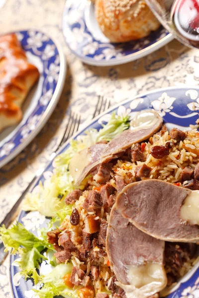 Üzbég nemzeti étel - plov a lóhús — Stock Fotó
