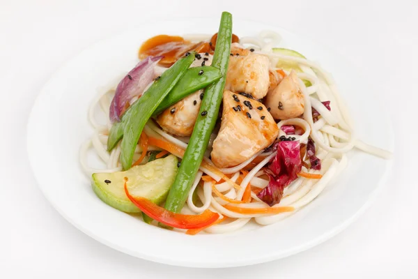 Chicken with vegetables and noodles — Stock Photo, Image