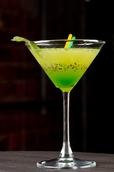 Cocktail with kiwi — Stock Photo, Image