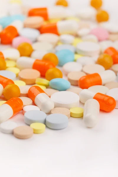 Barevné tablety s tobolkami — Stock fotografie