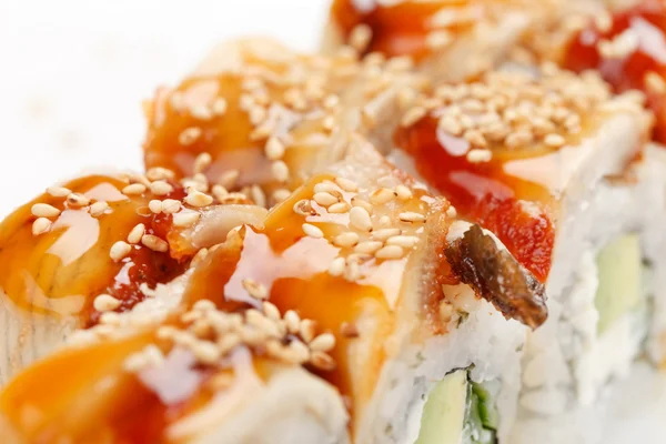 Sushi auf dem weißen — Stockfoto
