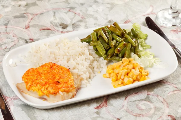 stock image Fish with rice and vegetables