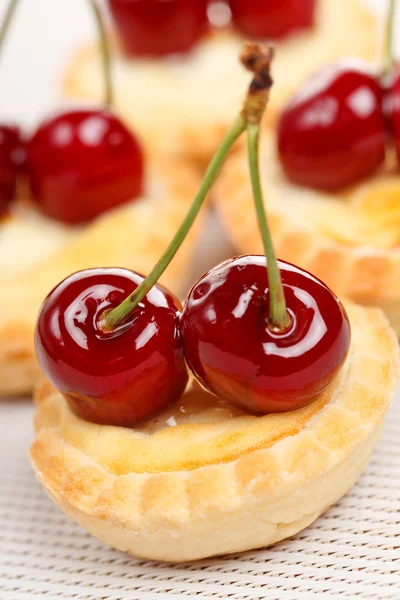 Torta com cerejas — Fotografia de Stock