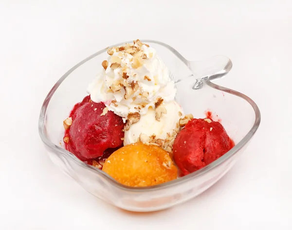 Plody sorbetem s vanilkovou zmrzlinou — Stock fotografie