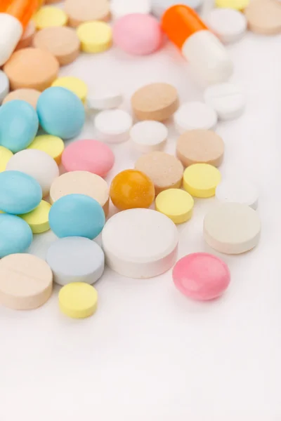 Bunte Tabletten mit Kapseln — Stockfoto