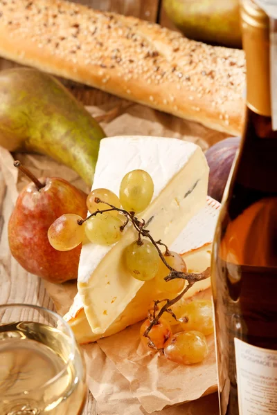 Şarap ve peynir — Stok fotoğraf