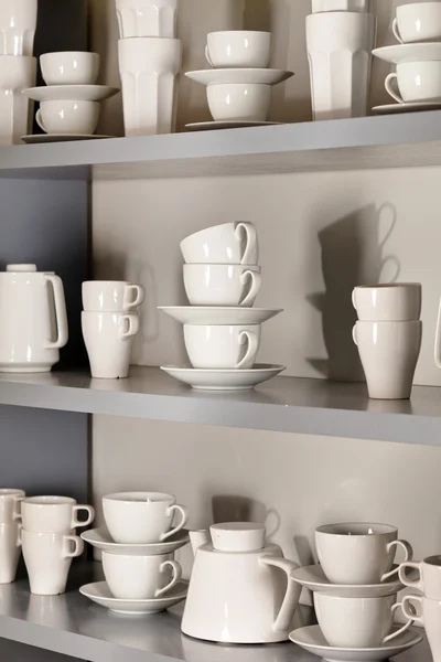 White cups on the shelf — Stock Photo, Image