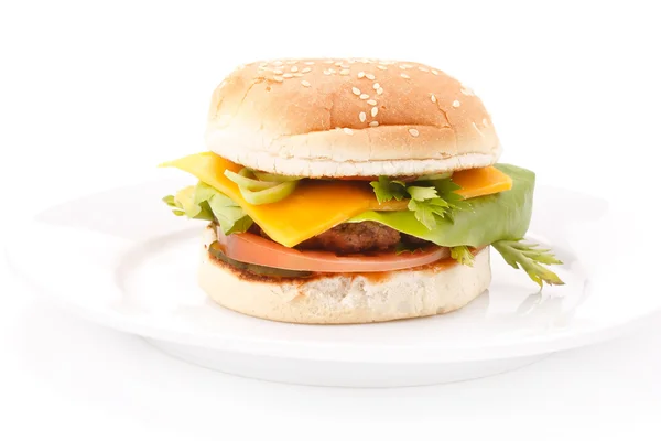 Cheeseburger sul piatto — Foto Stock