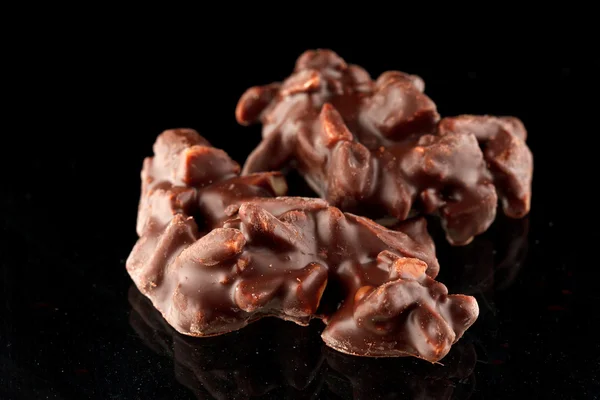 Mörk choklad med nötter — Stockfoto