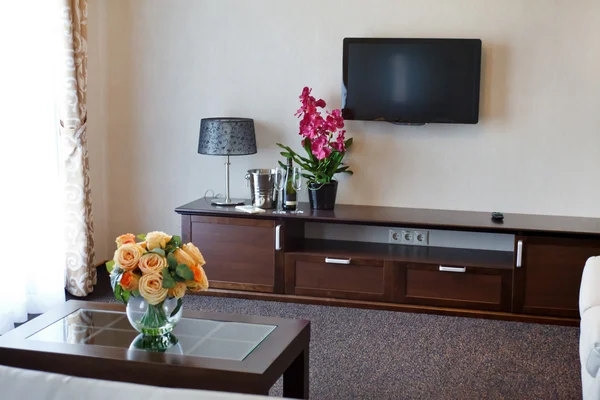 Interior de la habitación de hotel cómodo moderno — Foto de Stock