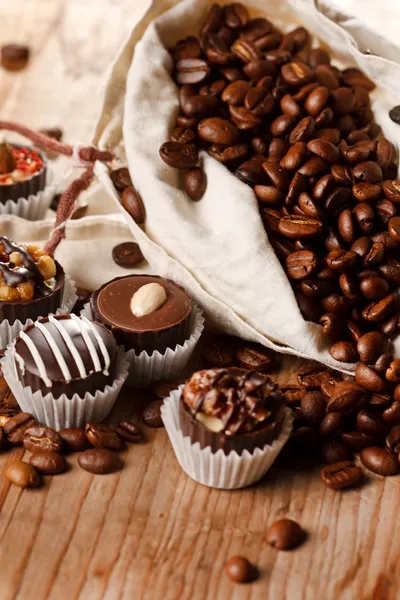 Permen coklat dengan biji kopi — Stok Foto