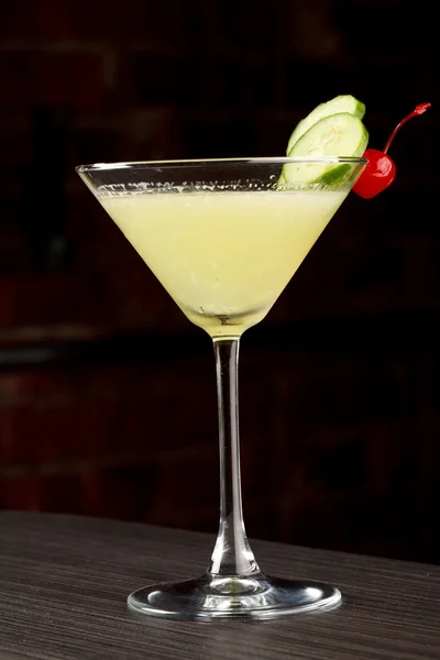 Cocktail med gurka — Stockfoto